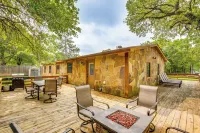 Deck & Fire Pit: Unique Pottsboro Haven - Homestays