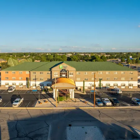 Holiday Inn Express & Suites Carlsbad by IHG