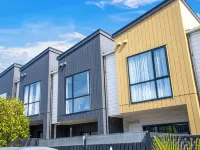 Brand New House by Botany - Parking Hotels near Howick