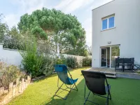 Coastal Comfort in Valras-Plage - piscine