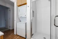 2BR | Pool, Gym, Rooftop | Bellevue | Sophari A