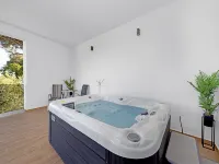 Villa with Pool, Game Room, Garden - Hot Tub