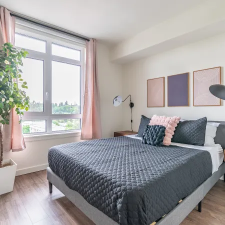 2BR Penthouse | Deck, Gym | Bellevue | Sophari B