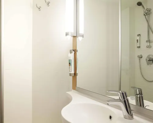 Ibis Barcelona Cornella Kamar Photos