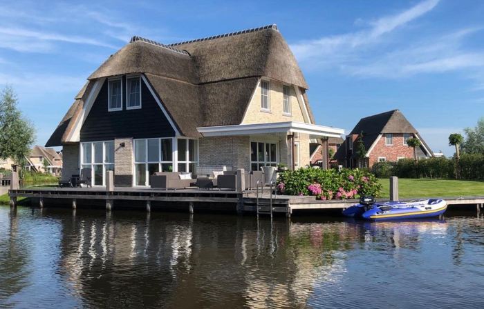 Villa in Friesland with Sauna and Jetty