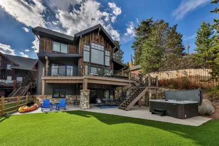 Spacious Mountain Modern Lux Lakefront Home. Private dock, Hot Tub, Bunk Room!