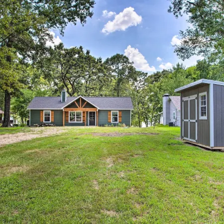 Charming Lake Fork Cottage w/ Screened-in Porch!