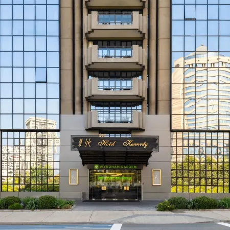Wyndham Garden Santiago Kennedy Отели рядом с достопримечательностью «Лас-Кондес»