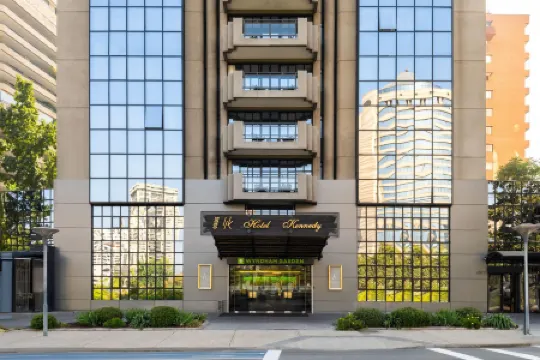 Wyndham Garden Santiago Kennedy Отели в г. Сантьяго