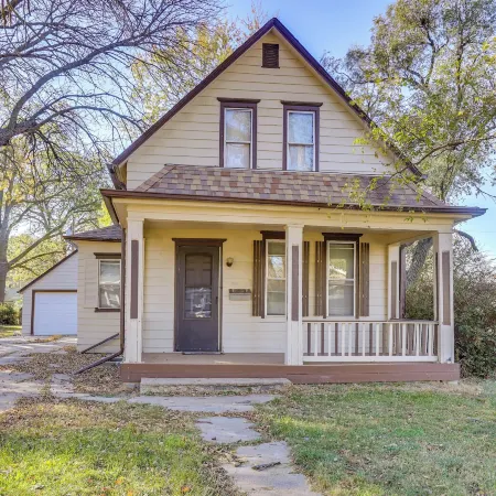 3 Mi to Golf - Beatrice Vacation Home!