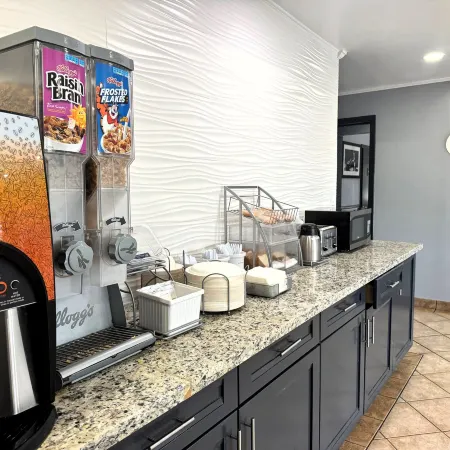 Super 8 by Wyndham Tupelo Airport