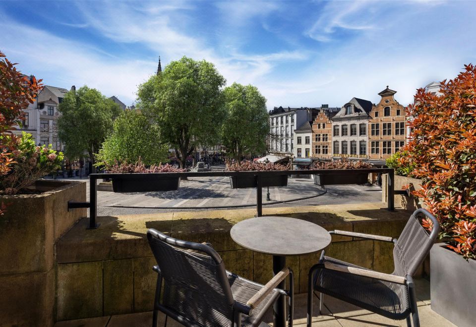 NH Brussels Carrefour de L Europe Over view