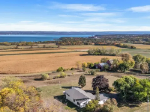 Panoramic Lake View Retreat with Firepit! Centrally Located on Wine Trail! Hotels in Yates County