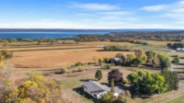 Panoramic Lake View Retreat with Firepit! Centrally Located on Wine Trail!