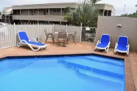 Baywatch Motor Inn - Pools
