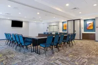 Hampton Inn & Suites by Hilton Marina