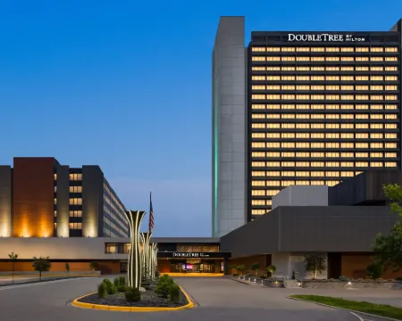 ダブルツリー バイ ヒルトン ブルーミントン - ミネアポリス サウス ブルーミントンのホテル