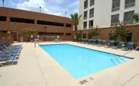 Red Roof PLUS+ San Antonio Downtown - Riverwalk - piscine