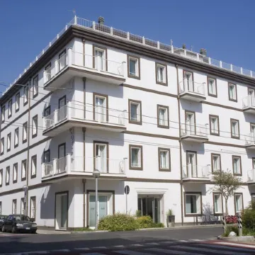 Card International Hotel