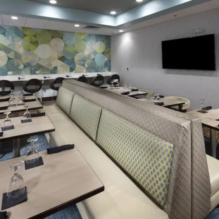 Holiday Inn & Suites ARDEN - ASHEVILLE AIRPORT by IHG