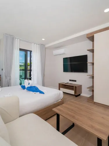 รูปภาพของBrand new studio with washer near Boat Avenue