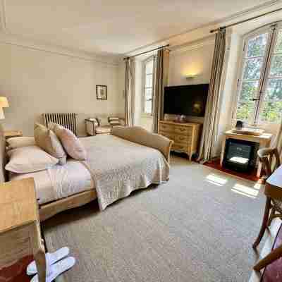 Château Saint Perret Rooms
