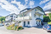 Modern Apartment in Schwalefeld with Garden - Homestays