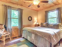 'Fox Den' w/ Hot Tub! 22 Mi to Cataloochee Skiing Hotels in Qualla