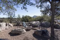 Boulder View Escape – 10-Guest Multi-Deck Retreat