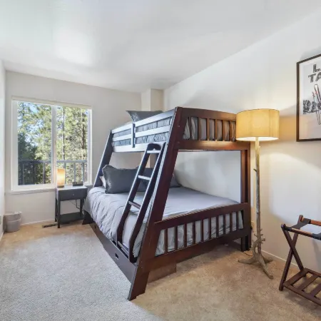 10 Mi to Palisades Tahoe! Condo w/ Game Room