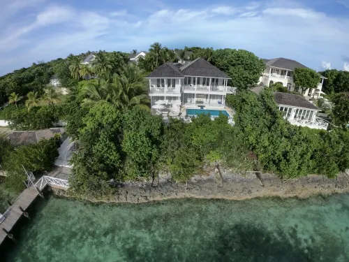 Serene waterfront house w pool, dock & beautiful sunsets - 5 min walk to beach.