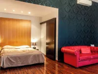 Home & Travel Hotels near Town Hall