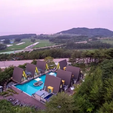 Pohang Peridot Pool Villa N Pool Glamping