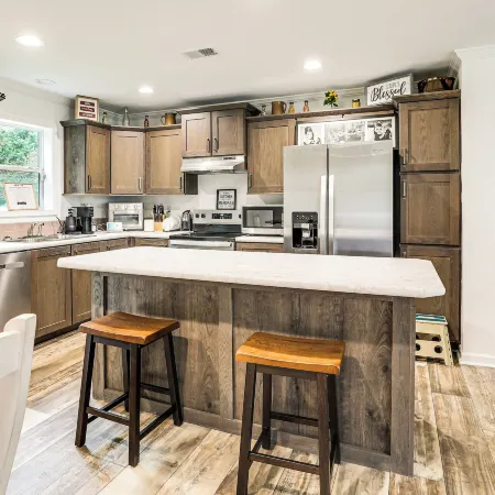 Screened Porch: Family-Friendly St Stephen Retreat Hotéis em Berkeley County