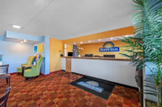 Days Inn by Wyndham Independence