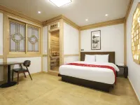 Daejeon Yuseong Manwol Hotel (Hanok) Hotels near Noeun Station