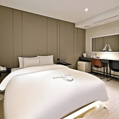 Rendezvous Hotel Отели рядом с достопримечательностью «Храм Суджонса»