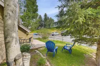 Hike, Ski and Golf Fully Renovated Edwards Townhome - Homestays