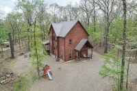 Hot Tub and Fire Pit Broken Bow Retreat!
