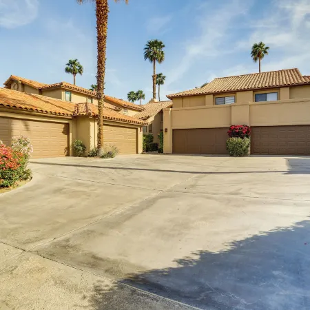 Lake, Mountain and Golf Views Palm Valley Retreat