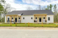 Walk to Beach & Sebago Lake: Luxe Family Getaway! - Wifi