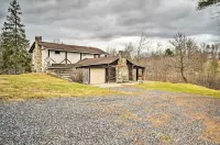 New Paris Cabin ~ 11 Mi to Shawnee State Park - balcony