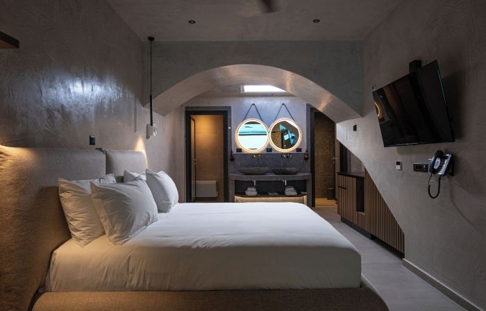 Royal Hotel and Suites