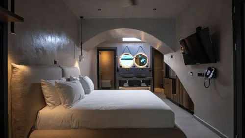 Royal Hotel and Suites - Mountain view