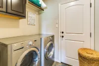 Spacious & Family-friendly! Tamu Townhome w/ Yard - Apartments