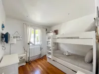 Beautiful Provencal villa, sea view, beach access