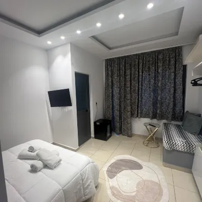 Golden Flower Hotel Hotel in zona Giardino Botanico di Tirana