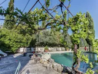 Cottage in Oppede with Pool and Garden Hotele w: Oppede
