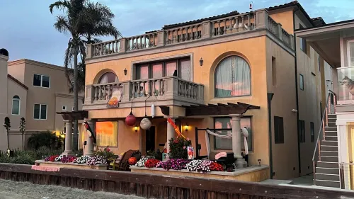 Ocean-Front Beach Studio Apartment On the Sand, kitchenette, Great wi-fi