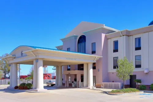Holiday Inn Express & Suites CLEVELAND by IHG - Parking